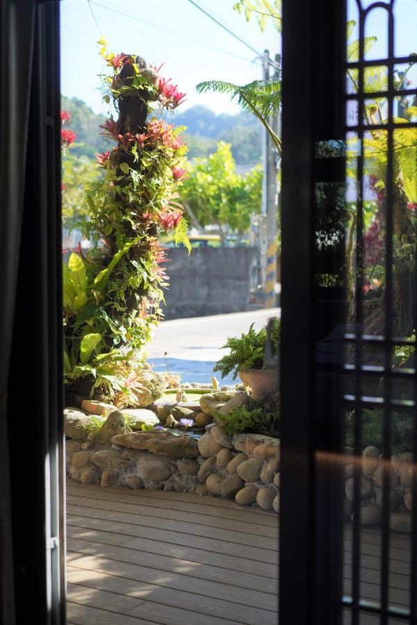 蘊慢築 茶花藝主題民宿 Yun Man Zhu Homestay Gongguan Extérieur photo