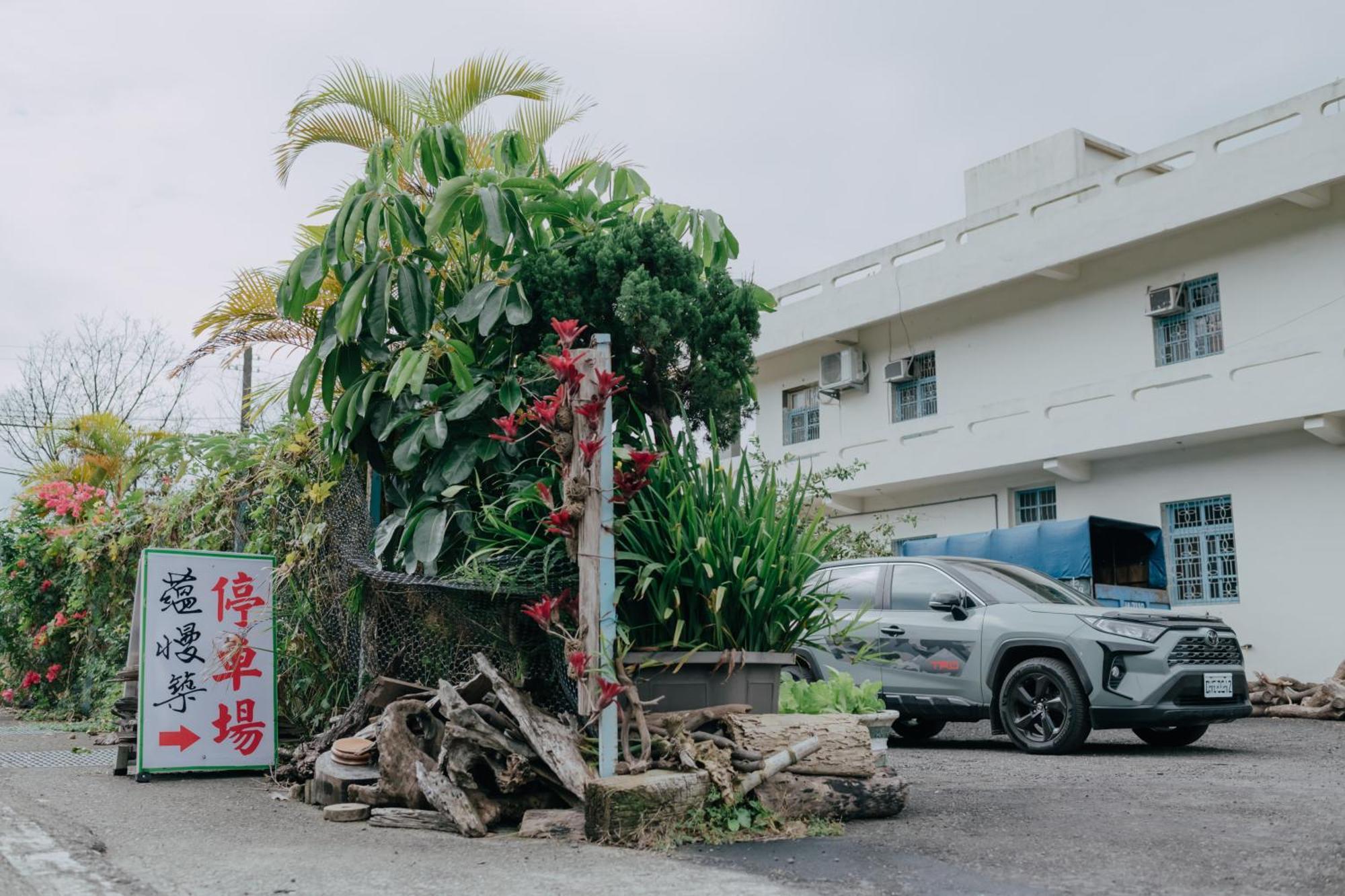 蘊慢築 茶花藝主題民宿 Yun Man Zhu Homestay Gongguan Extérieur photo