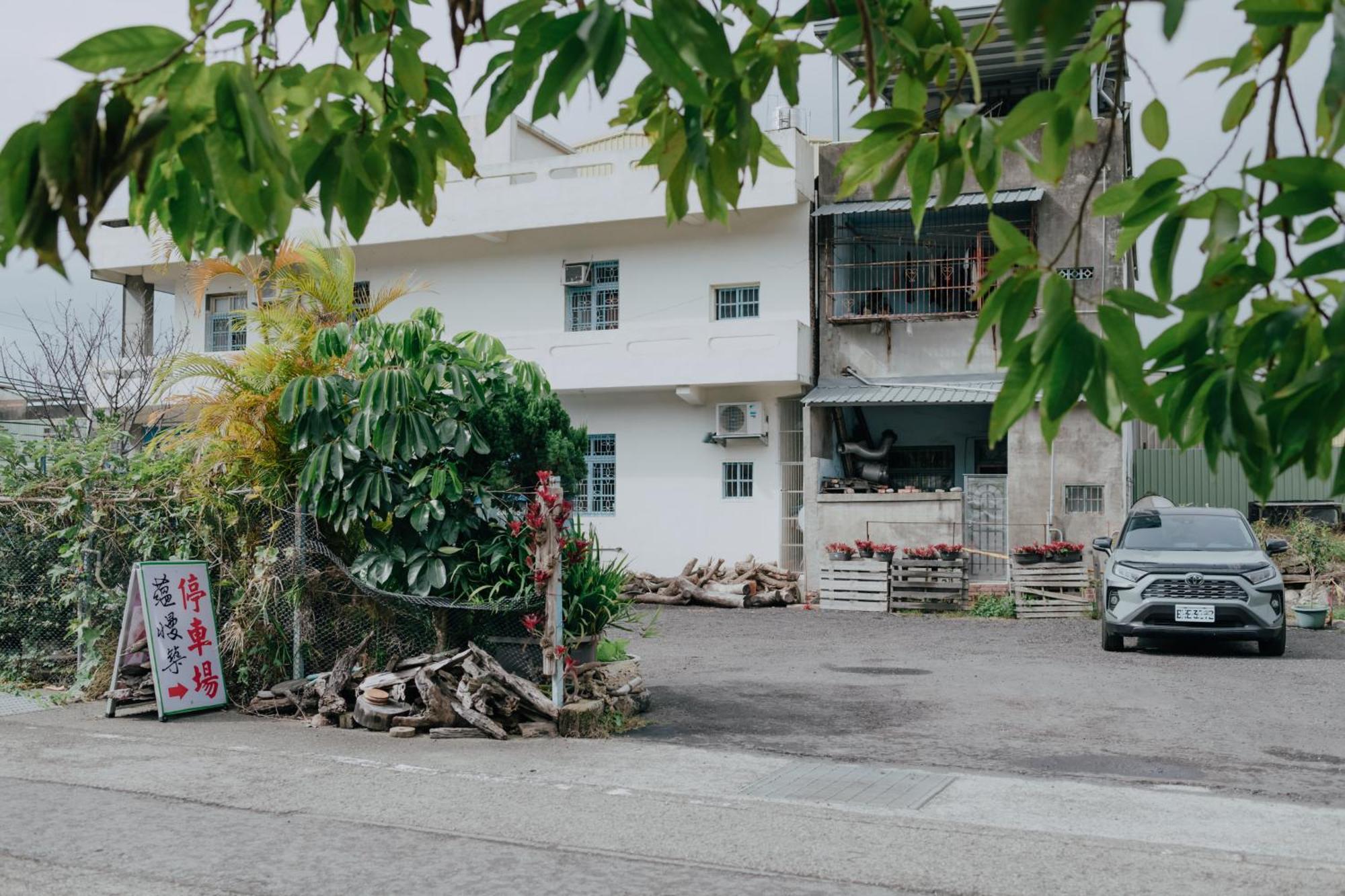 蘊慢築 茶花藝主題民宿 Yun Man Zhu Homestay Gongguan Extérieur photo
